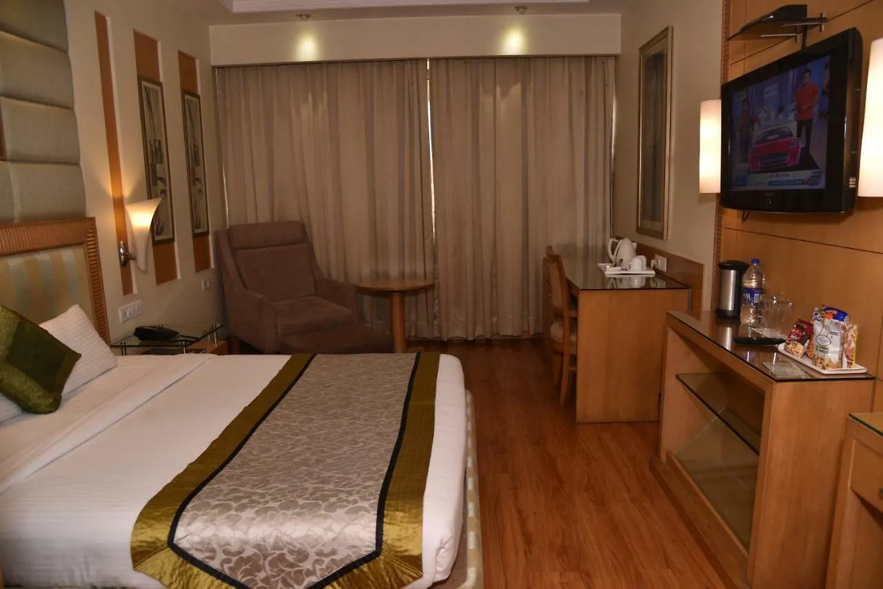 ***  Hotel Western Court Chandigarh India